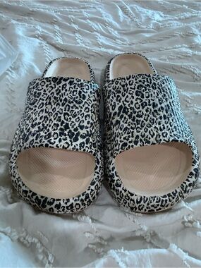 Cloudies Leopard Print Slide Sandals for Women - Beige/Black